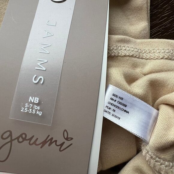 NWT Goumi Kids Soybean Baby Gown SZ NB Newborn Snap Bamboo Sleeper Neutral - Picture 2 of 3